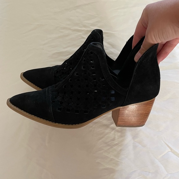 BP open weave, pointed tow, black booties. - Picture 2 of 5